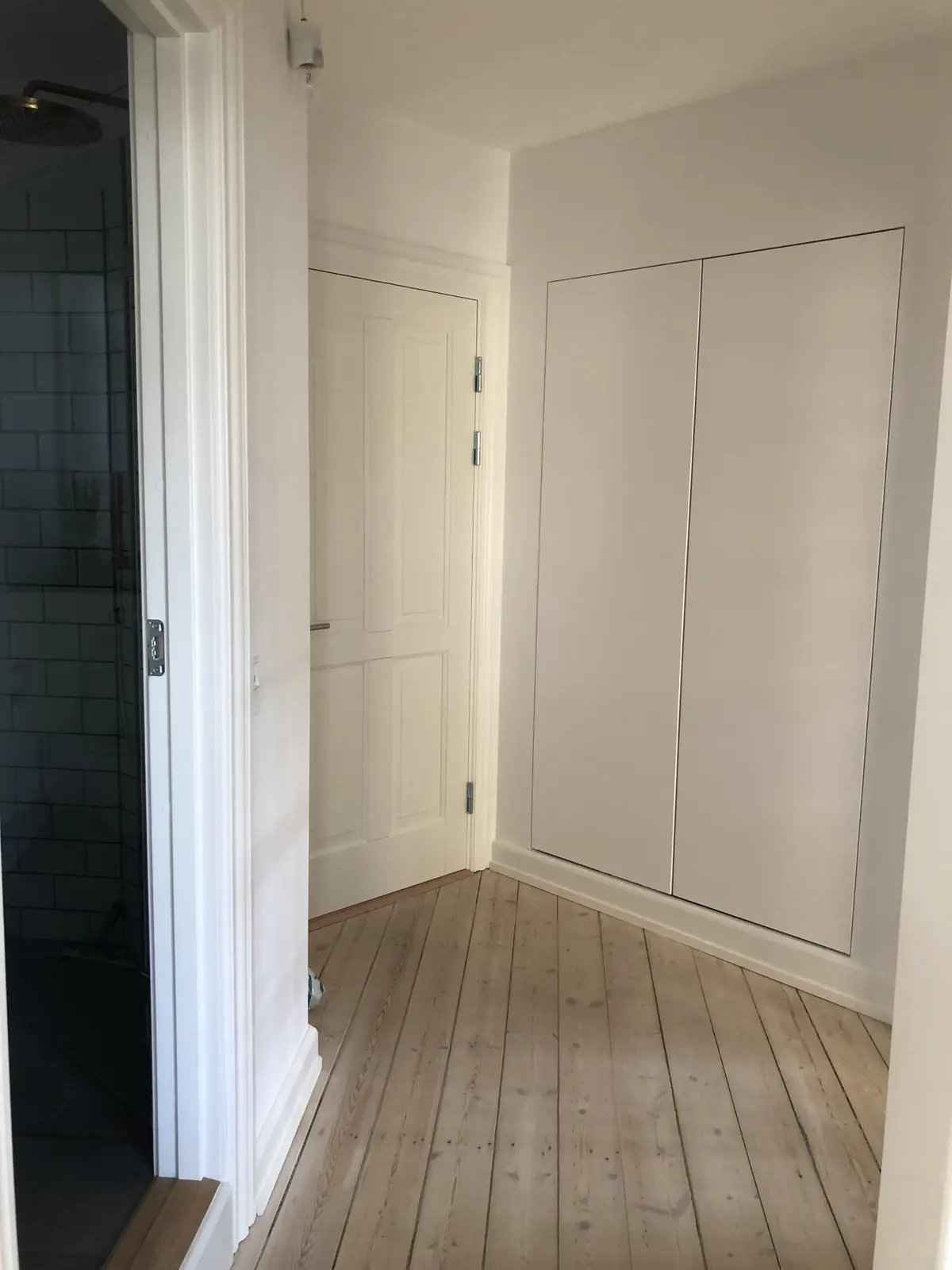 Entré og indbyggede skabe efter